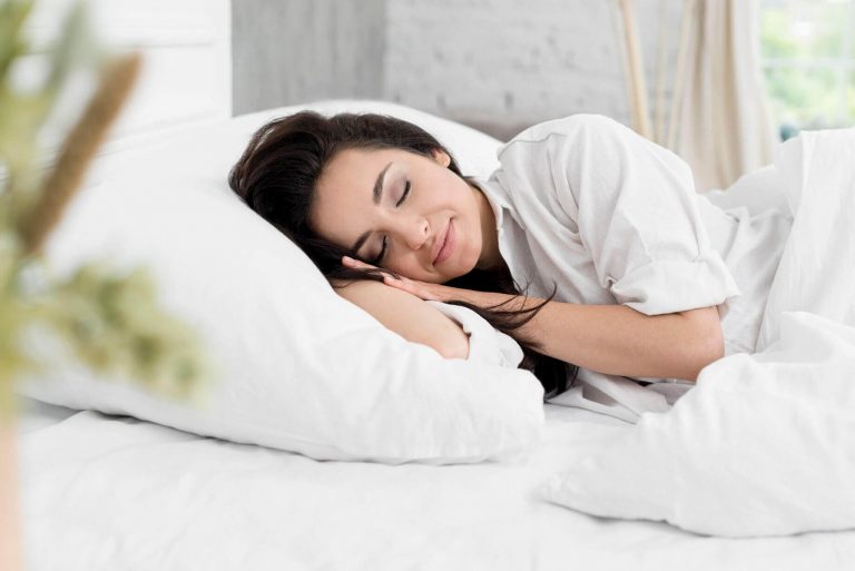 8 Health Benefits of Sleeping With a Pillow Between the Knees - Sleep Hearty