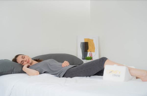 Benefits of Sleeping with a Knee Pillow - COMFYCENTRE®